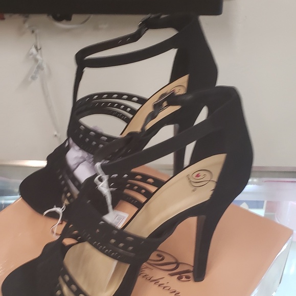 Women 4" heels Sandals - Picture 7 of 7